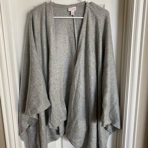 Isabel maternity poncho